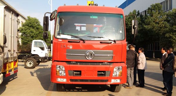 東風(fēng)天錦雙排隨車起重運(yùn)輸車