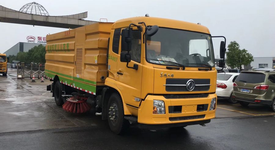 東風天錦新款駕駛室洗掃車